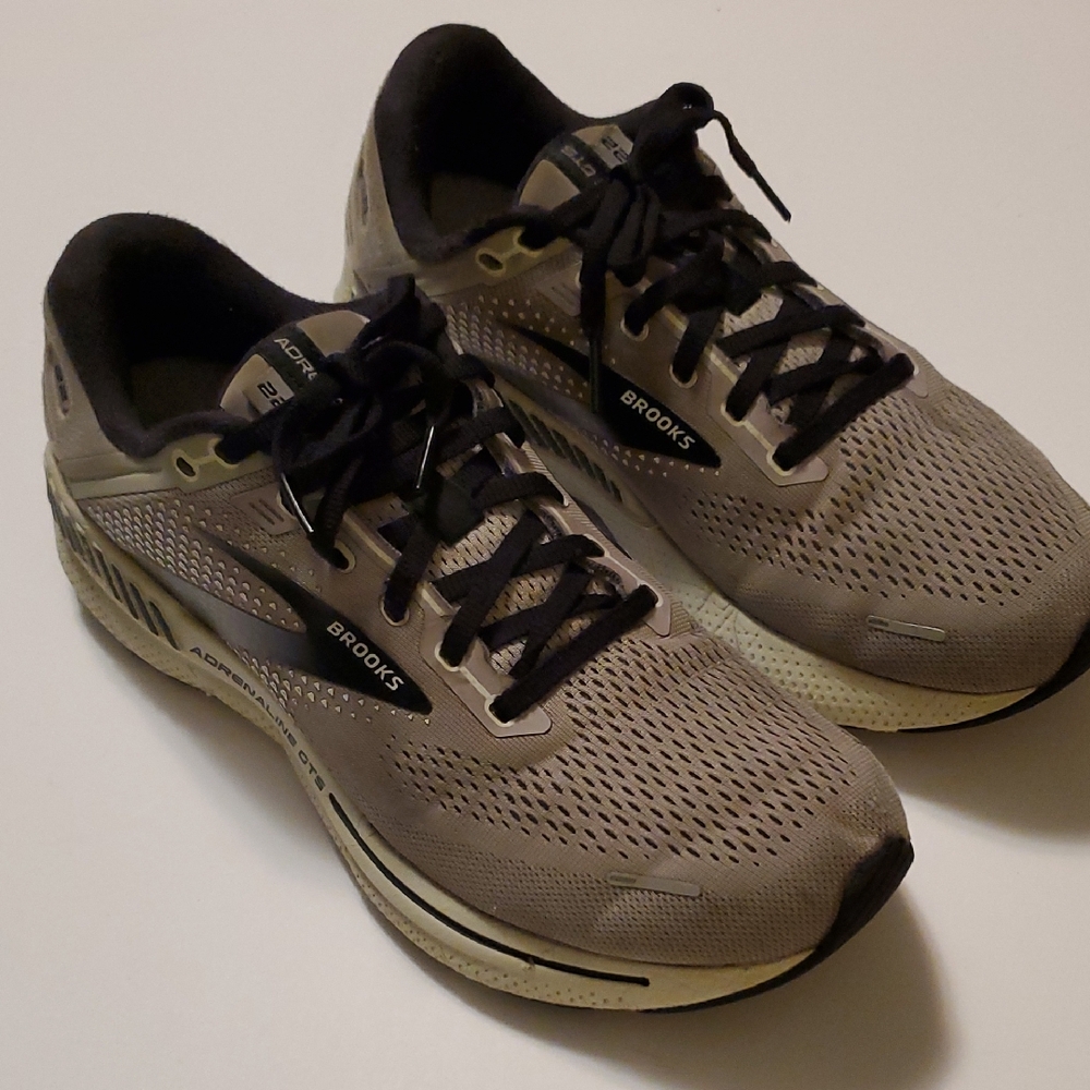 Brooks Men's Adrenaline GTS 22 Running Shoes Gray Black Size 9.5 M